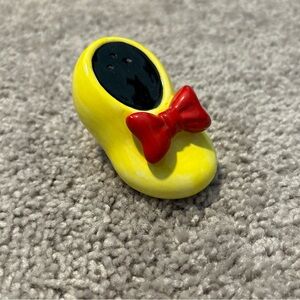 Disney Minnie Mouse Shoe Salt And Pepper Shaker (1 Piece)